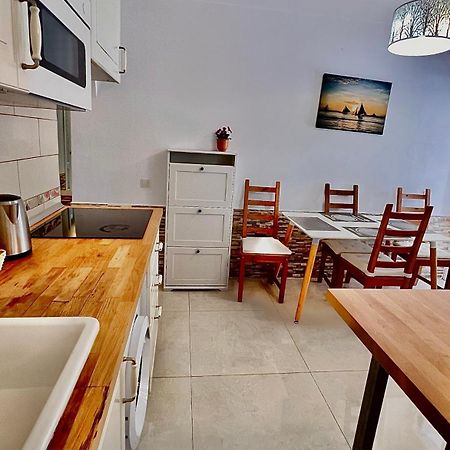 אדחה Cozy Two Bed Apartment. מראה חיצוני תמונה