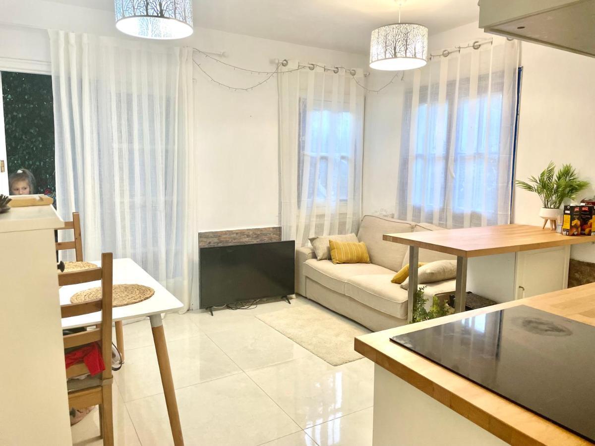 אדחה Cozy Two Bed Apartment. מראה חיצוני תמונה