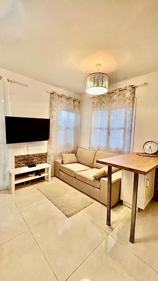 אדחה Cozy Two Bed Apartment. מראה חיצוני תמונה