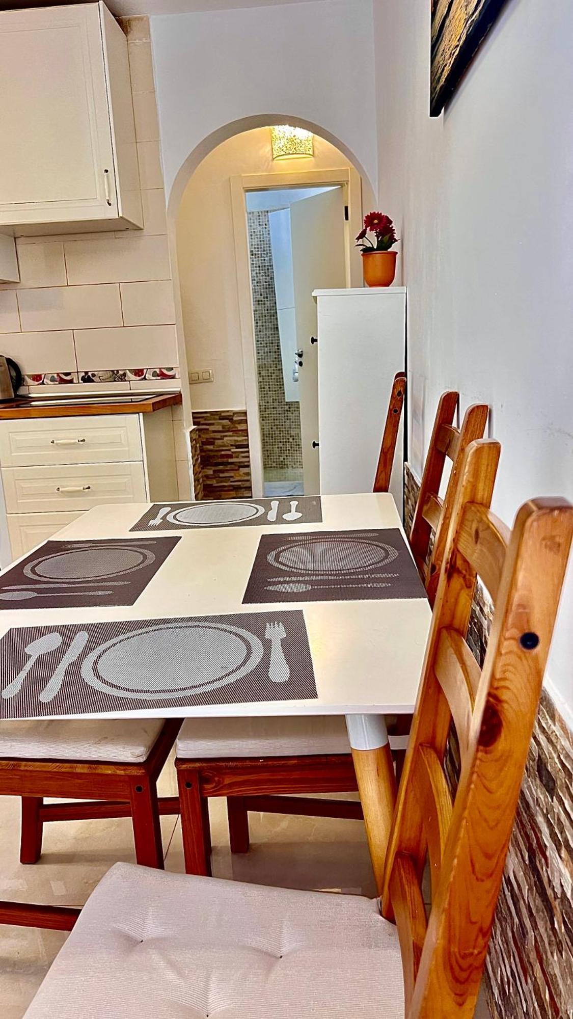 אדחה Cozy Two Bed Apartment. מראה חיצוני תמונה