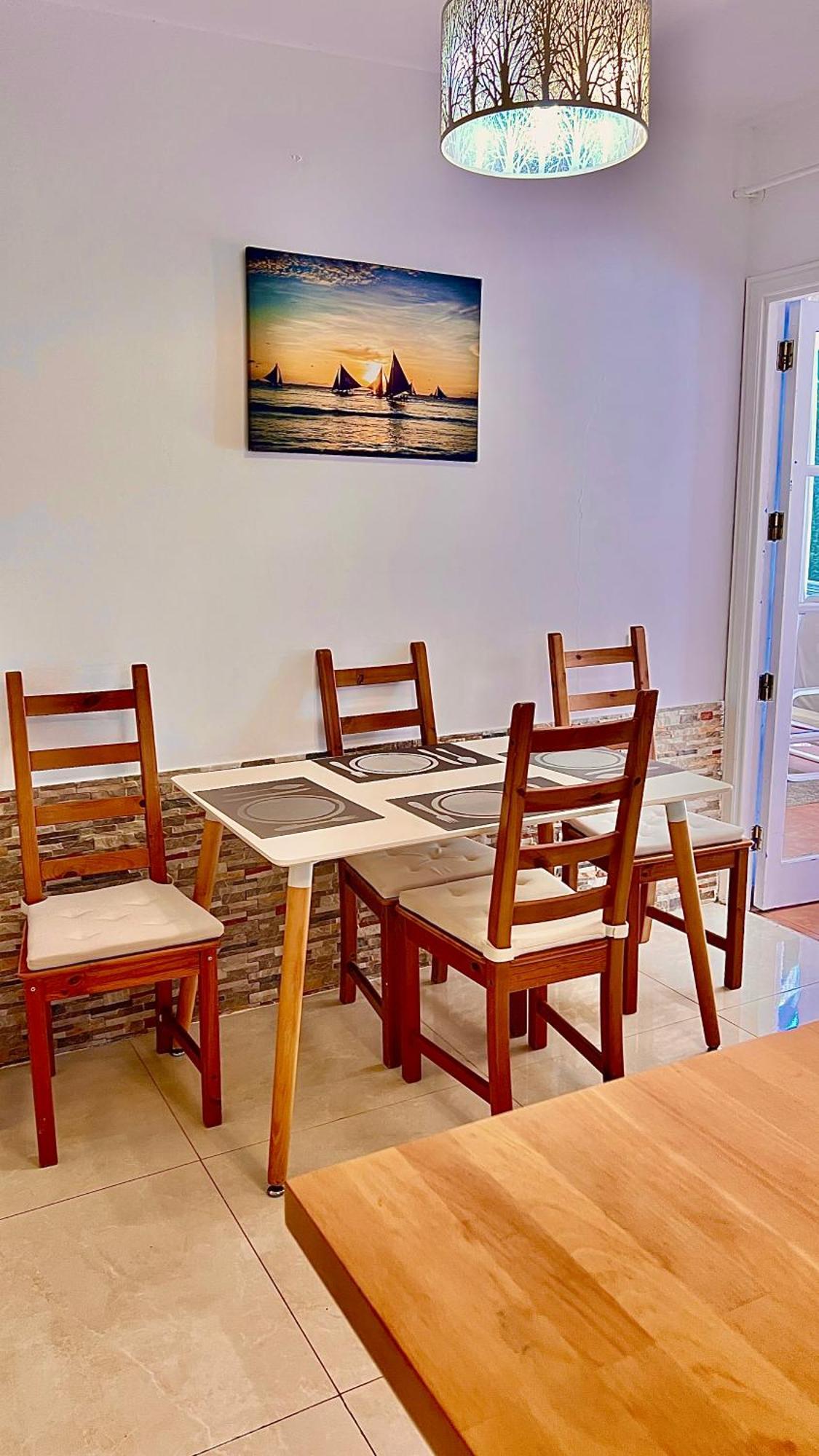 אדחה Cozy Two Bed Apartment. מראה חיצוני תמונה