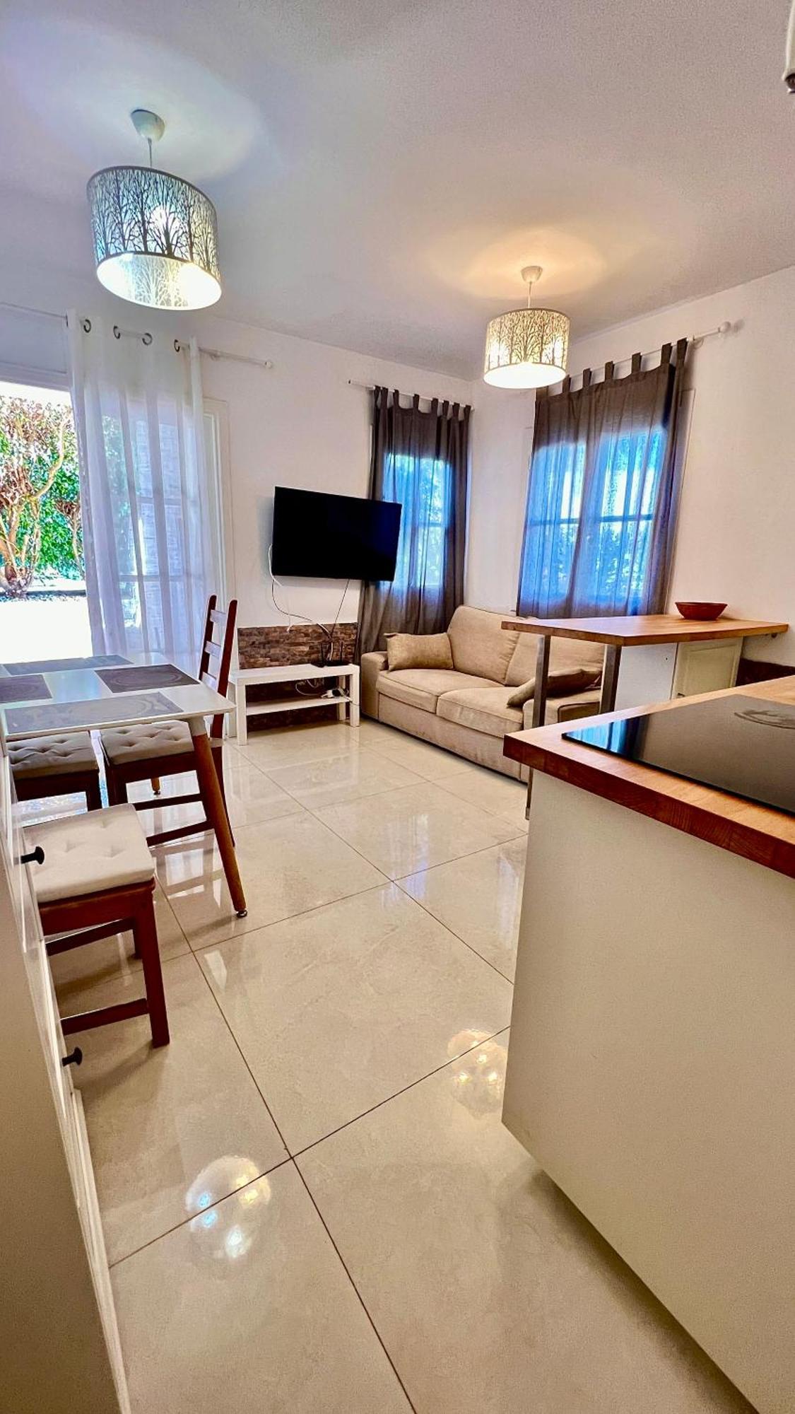 אדחה Cozy Two Bed Apartment. מראה חיצוני תמונה