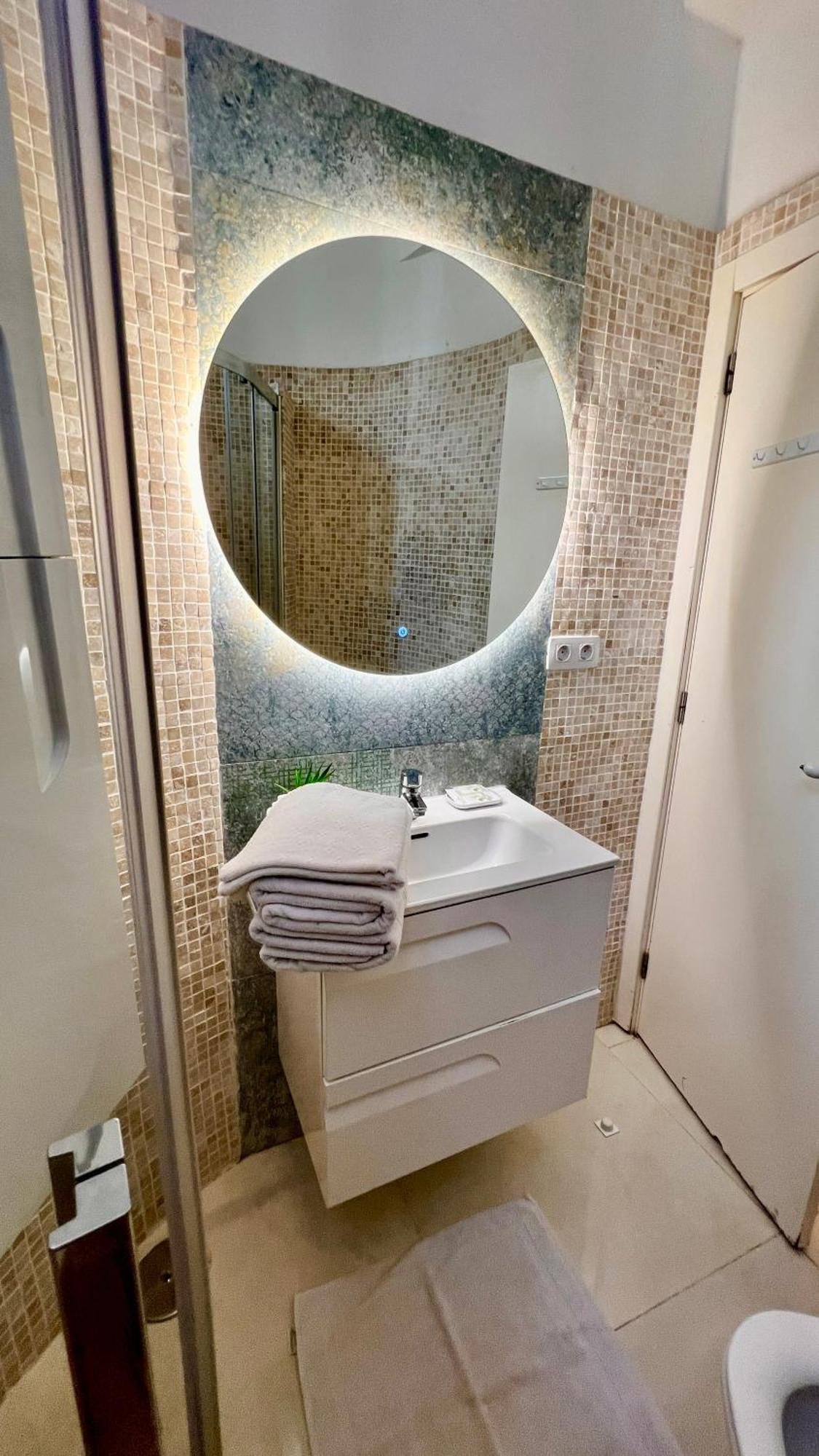 אדחה Cozy Two Bed Apartment. מראה חיצוני תמונה